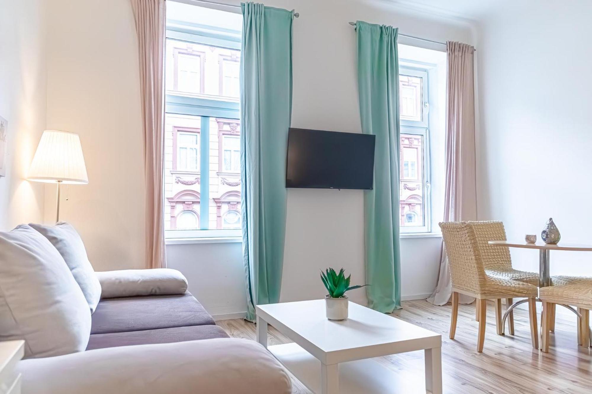 Budget-Friendly 2Br Apt With Great Location Apartment Виена Екстериор снимка