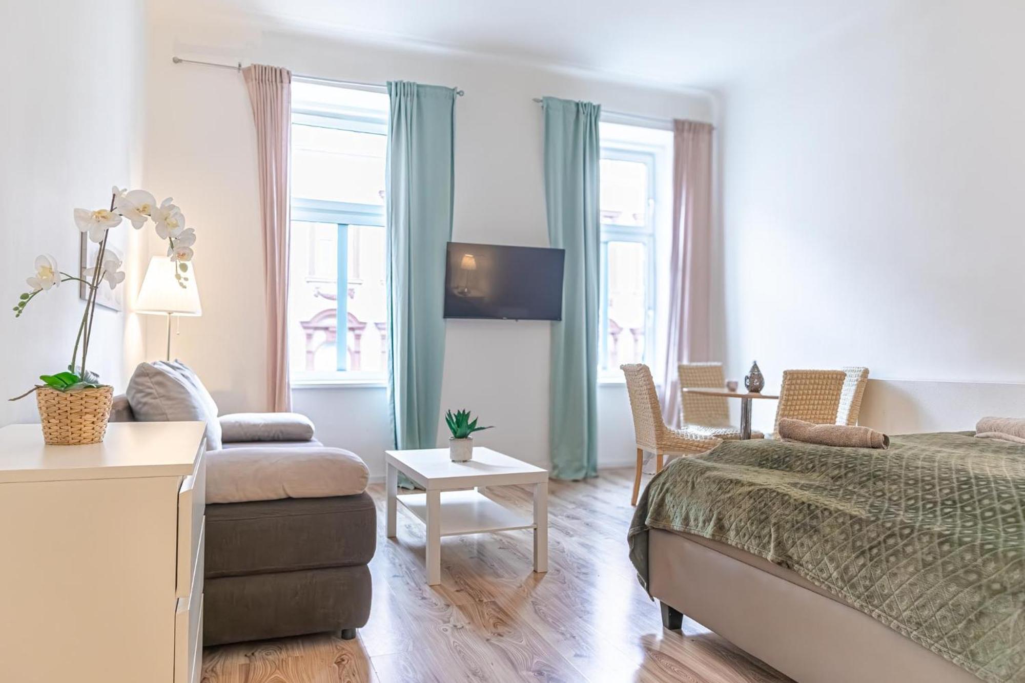 Budget-Friendly 2Br Apt With Great Location Apartment Виена Екстериор снимка
