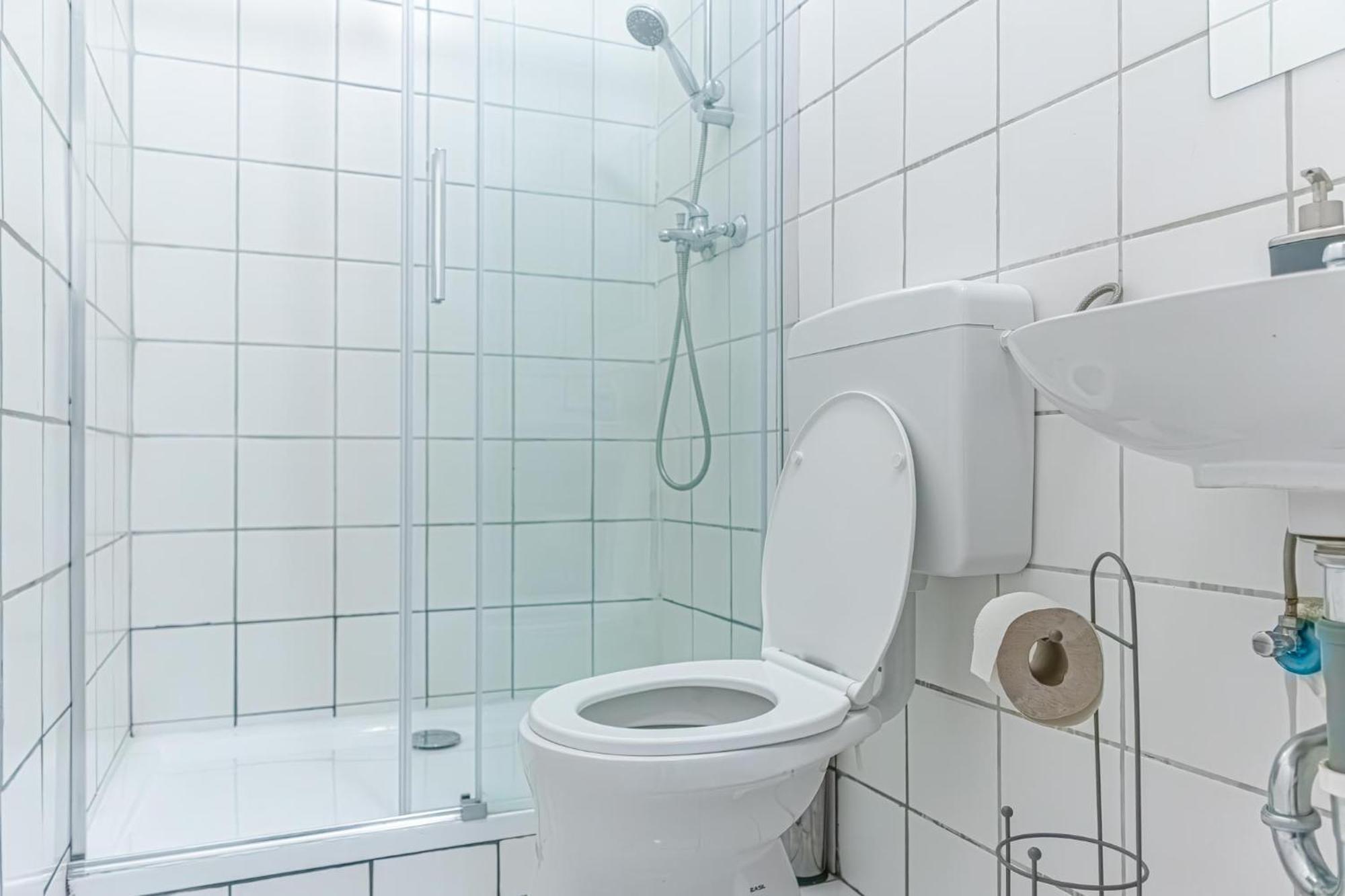 Budget-Friendly 2Br Apt With Great Location Apartment Виена Екстериор снимка