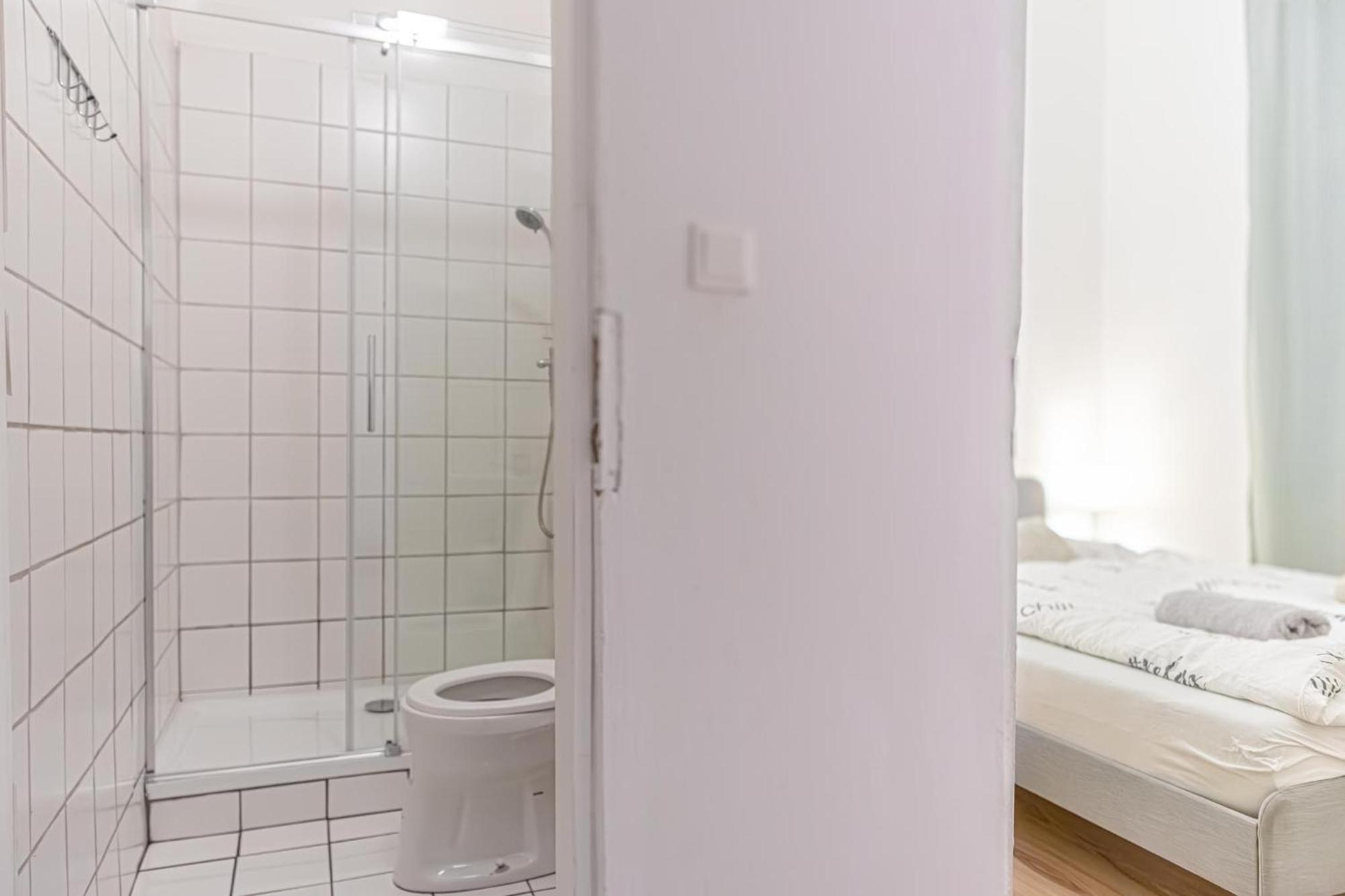 Budget-Friendly 2Br Apt With Great Location Apartment Виена Екстериор снимка