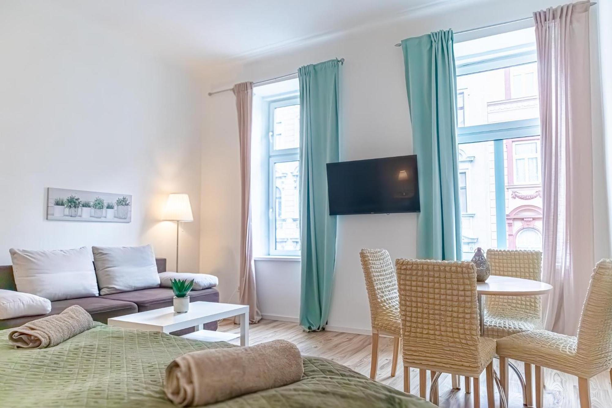 Budget-Friendly 2Br Apt With Great Location Apartment Виена Екстериор снимка