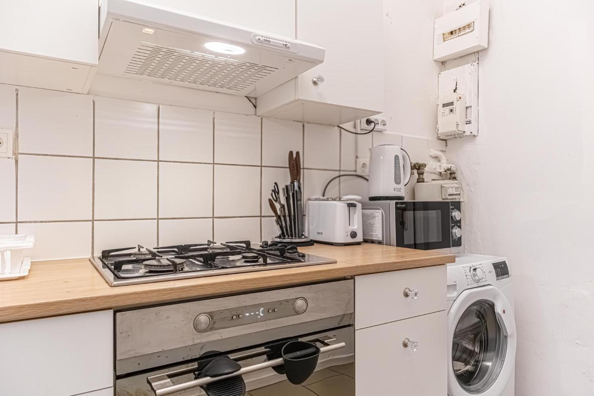 Budget-Friendly 2Br Apt With Great Location Apartment Виена Екстериор снимка