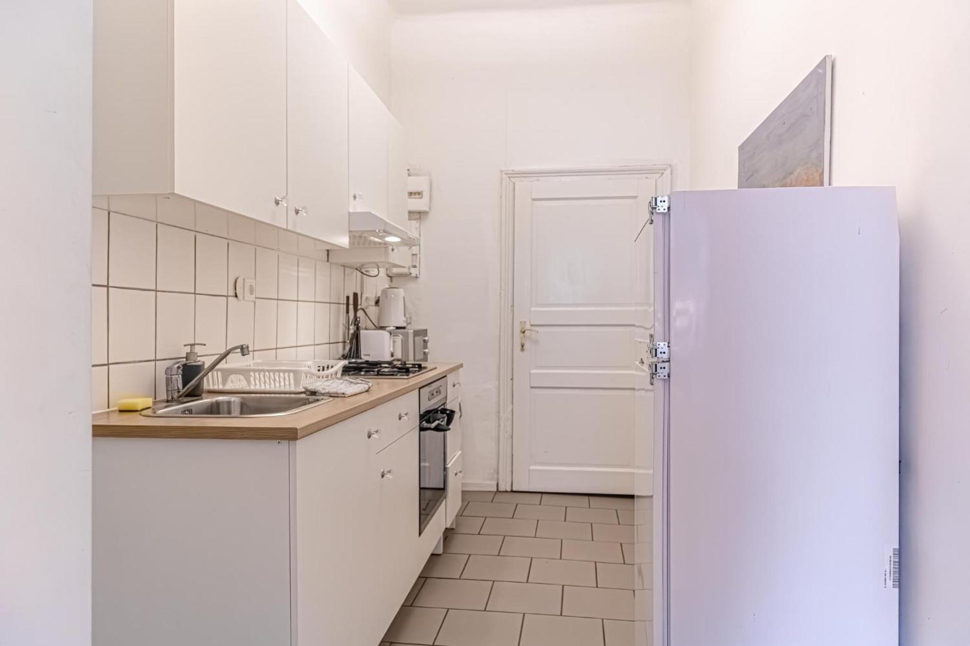 Budget-Friendly 2Br Apt With Great Location Apartment Виена Екстериор снимка