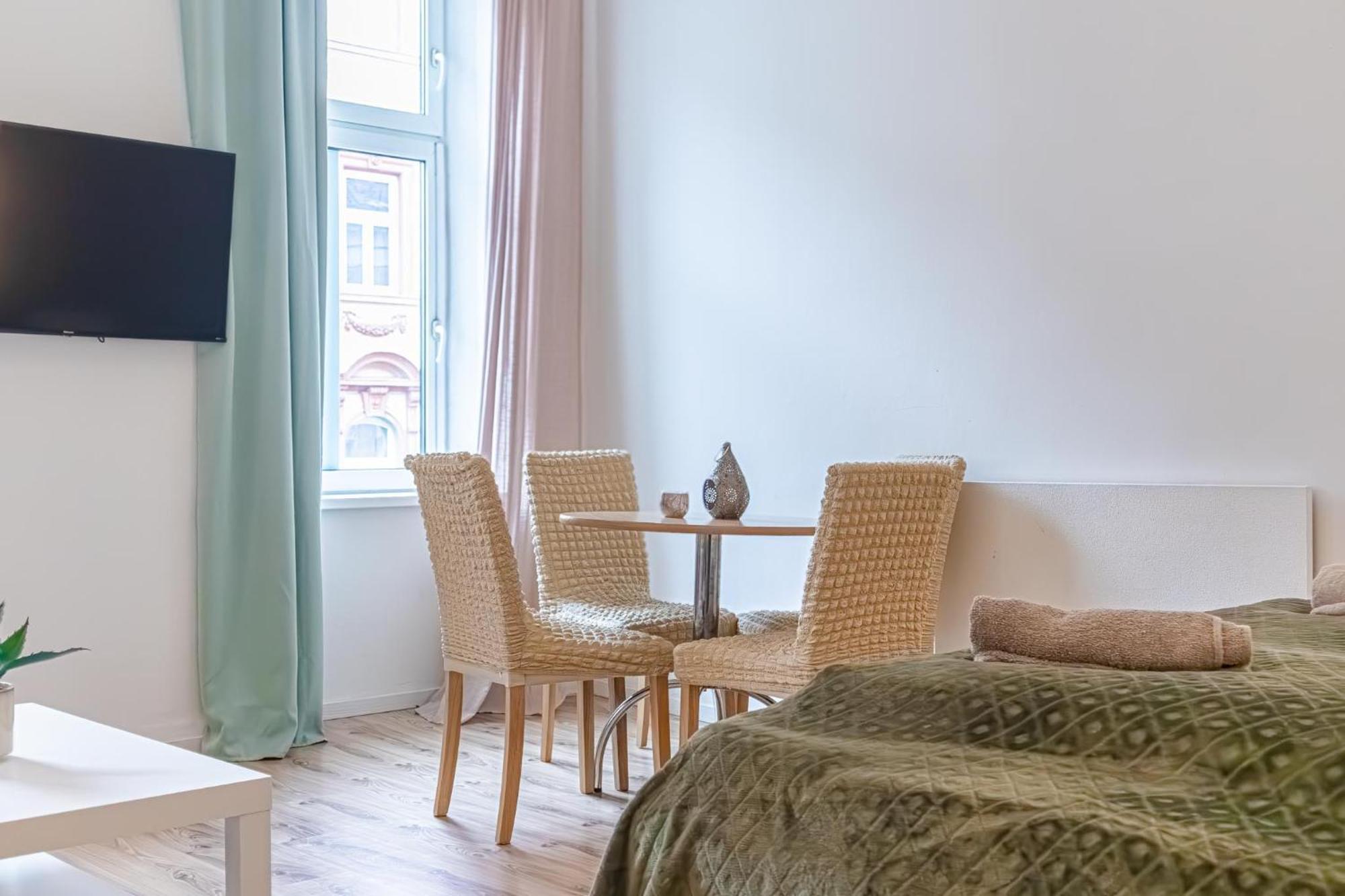 Budget-Friendly 2Br Apt With Great Location Apartment Виена Екстериор снимка