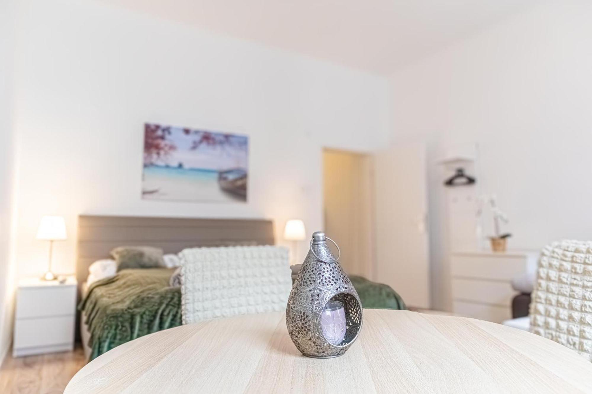 Budget-Friendly 2Br Apt With Great Location Apartment Виена Екстериор снимка